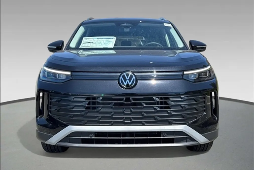 2025 Volkswagen Tiguan SE photo 1