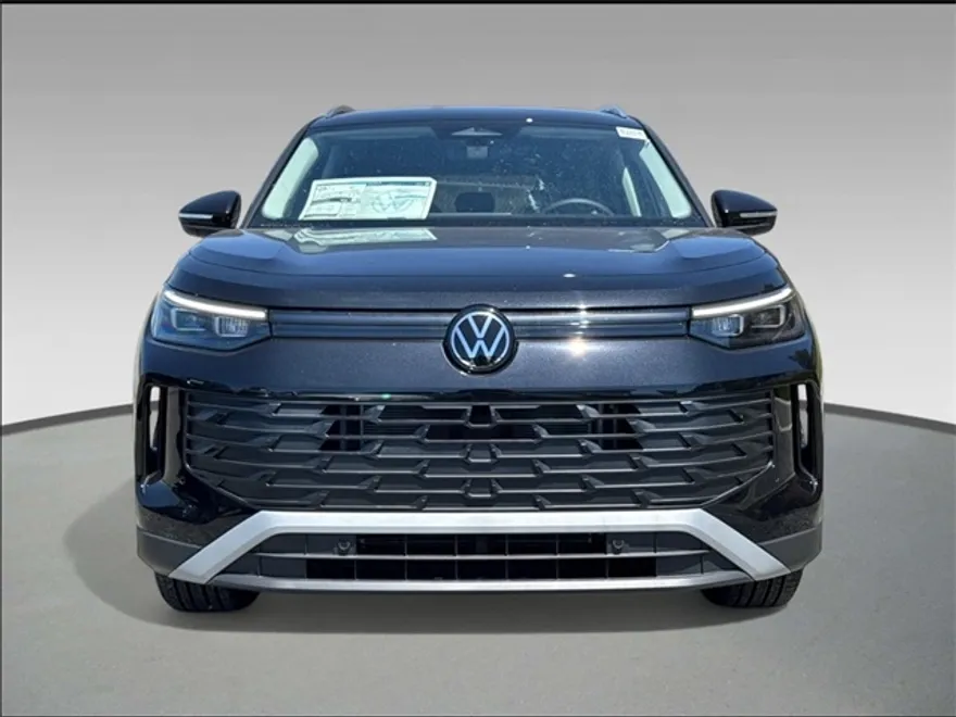 2025 Volkswagen Tiguan SE photo 1