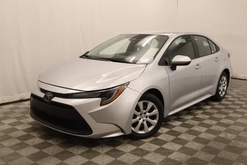 2025 Toyota Corolla LE photo 1