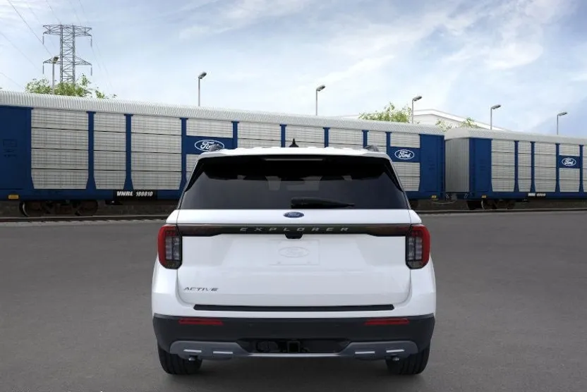 2025 Ford Explorer photo 1