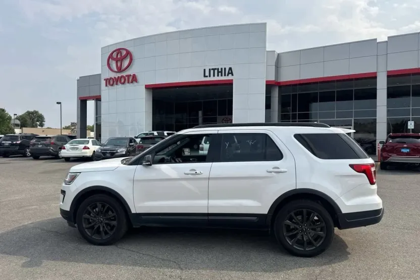 2018 Ford Explorer XLT photo 1