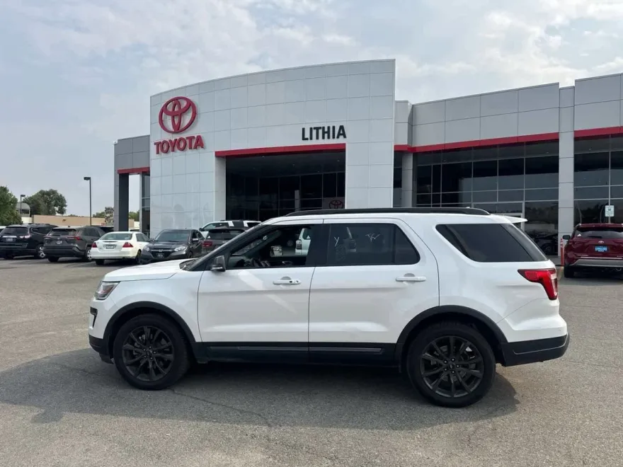 2018 Ford Explorer XLT photo 1