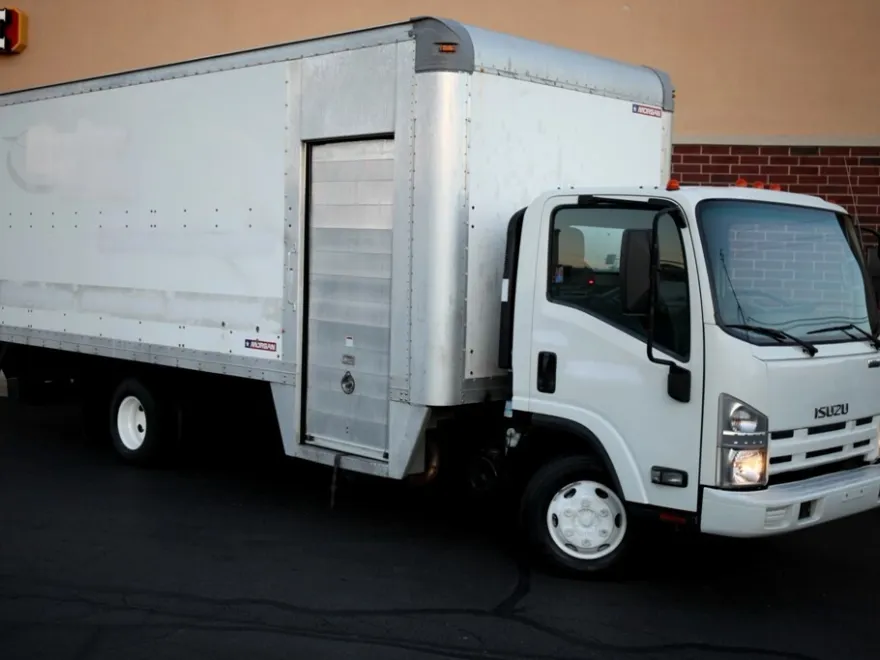 2015 Isuzu NPR photo 1