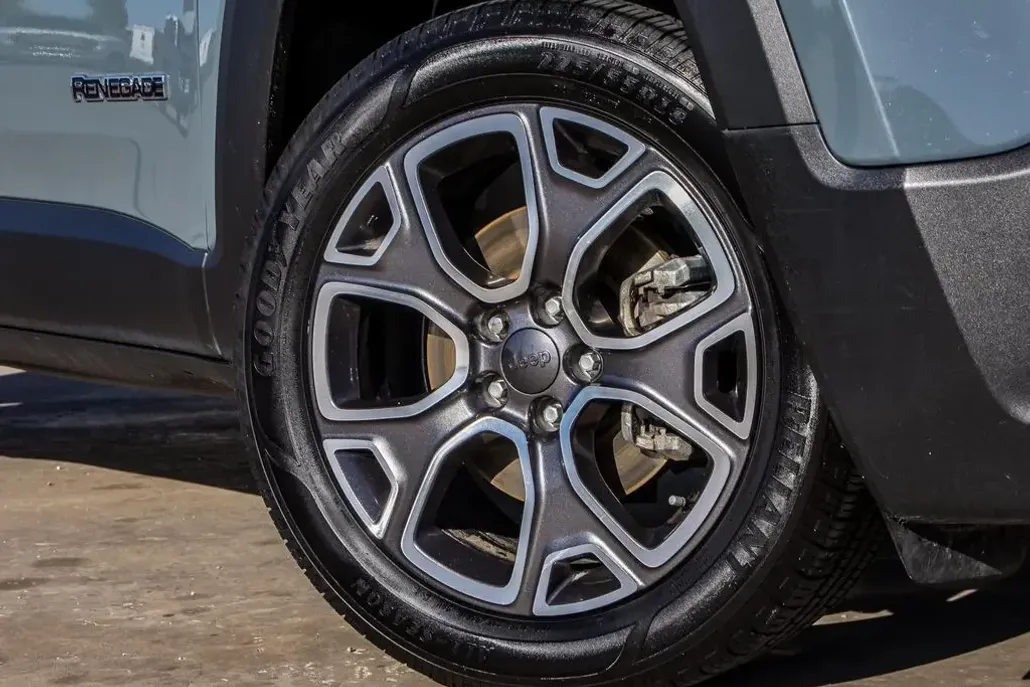 2017 Jeep Renegade Limited photo 1