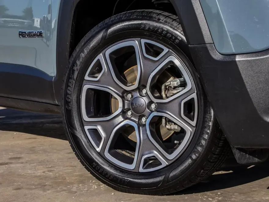2017 Jeep Renegade Limited photo 1
