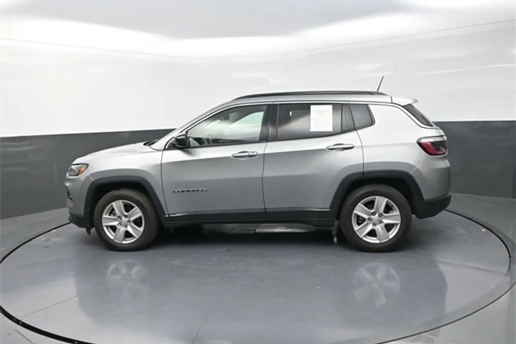 2022 Jeep Compass Latitude photo 1