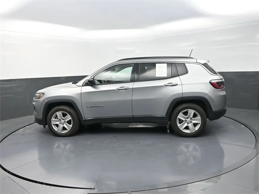 2022 Jeep Compass Latitude photo 1