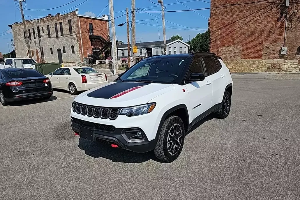 2024 Jeep Compass Trailhawk photo 1