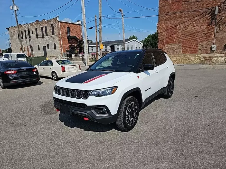 2024 Jeep Compass Trailhawk photo 1