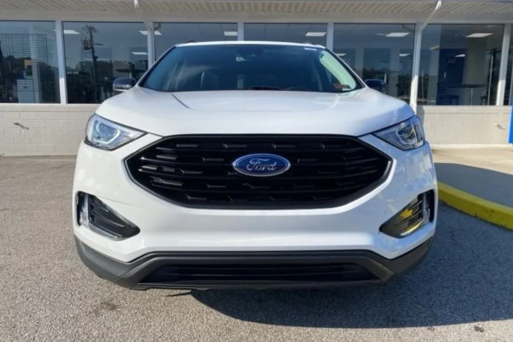 2022 Ford Edge SEL photo 1