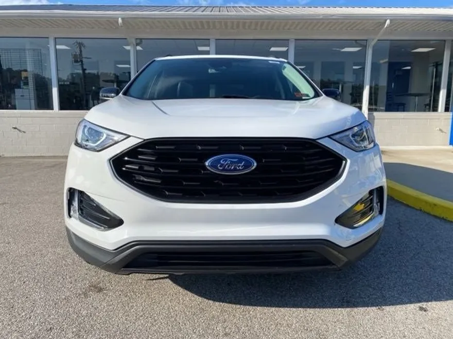 2022 Ford Edge SEL photo 1