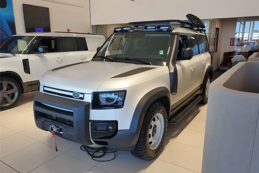 2024 Land Rover Defender 110 S photo 1