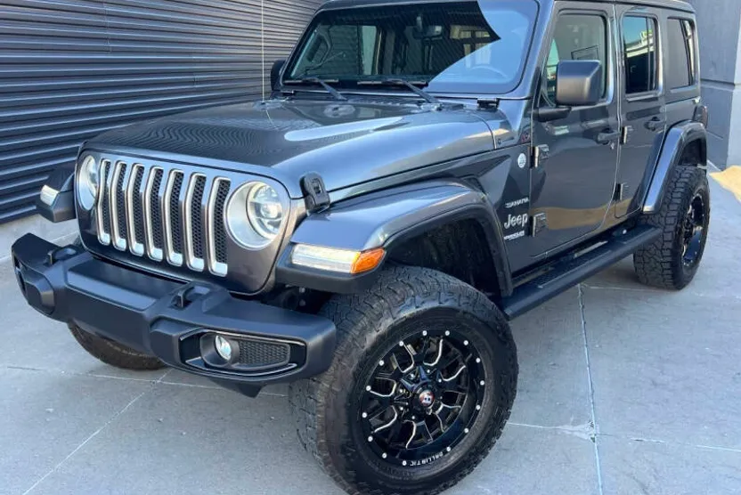 2019 Jeep Wrangler Unlimited Sahara photo 1
