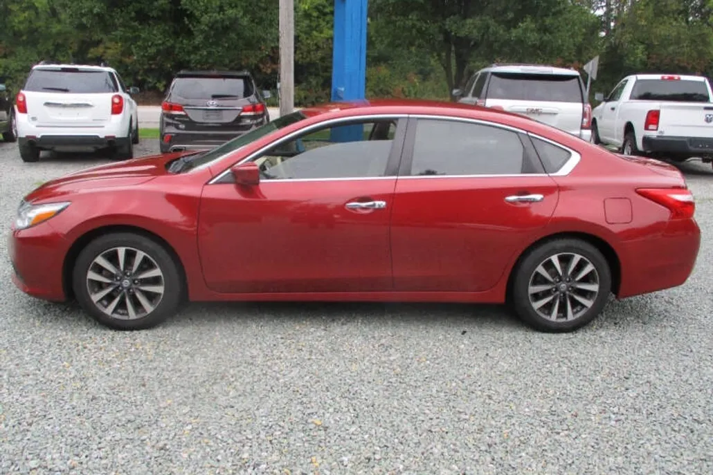 2017 Nissan Altima 2.5 SV photo 1
