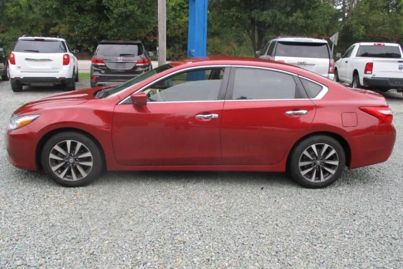 2017 Nissan Altima 2.5 SV photo 1