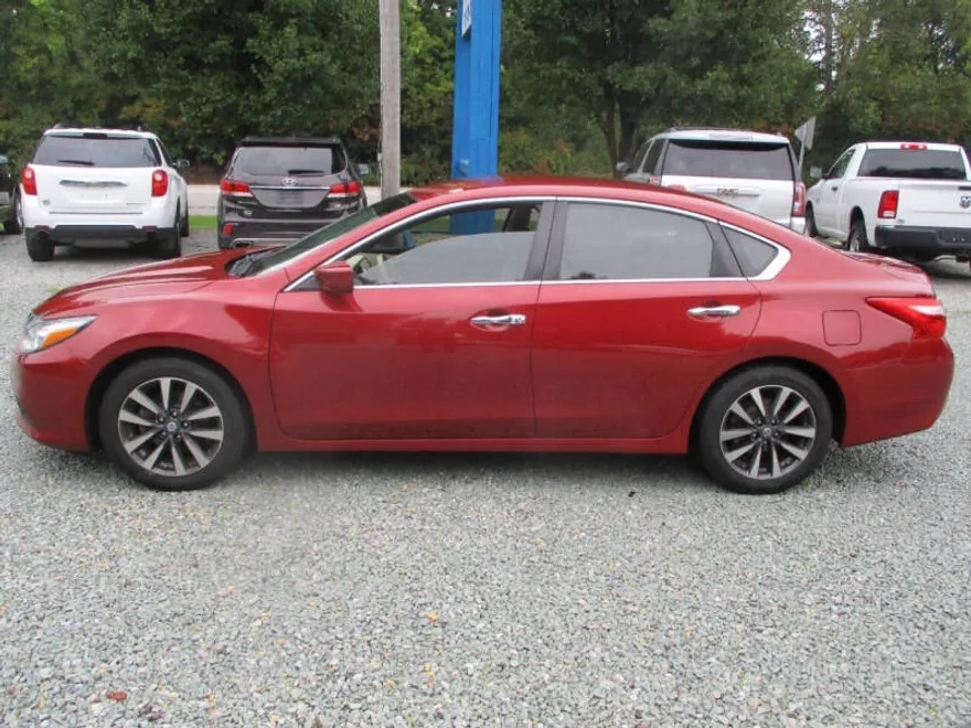 2017 Nissan Altima 2.5 SV photo 1