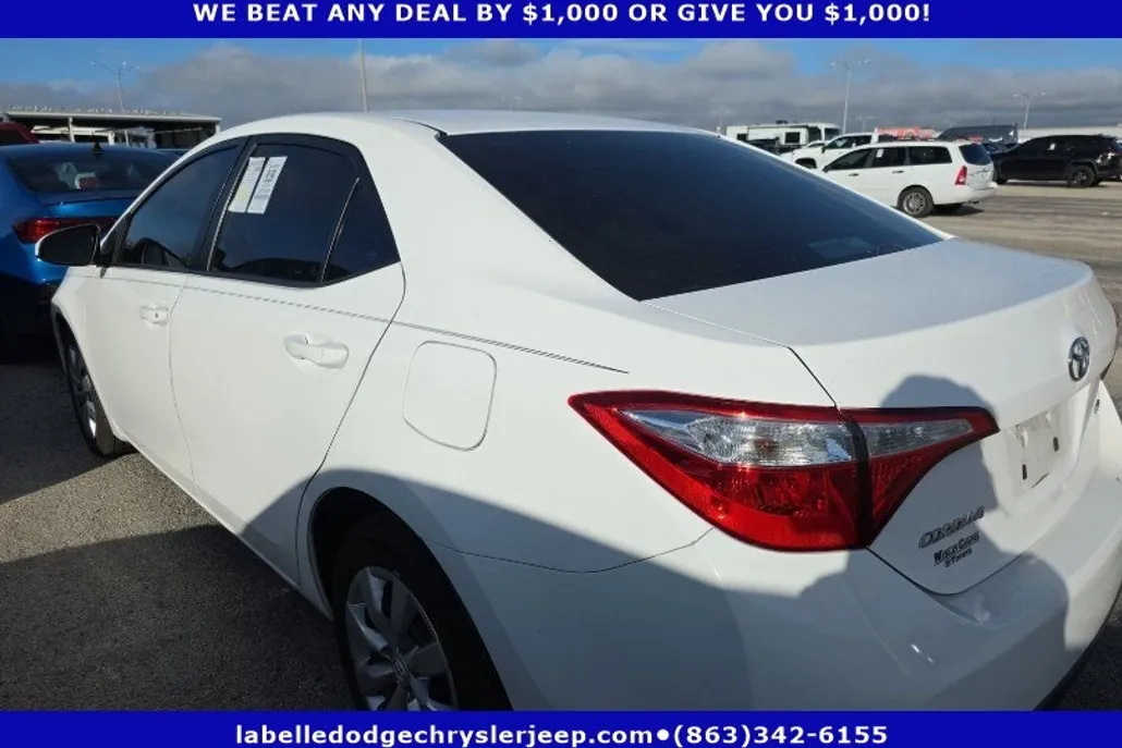 2016 Toyota Corolla LE photo 1