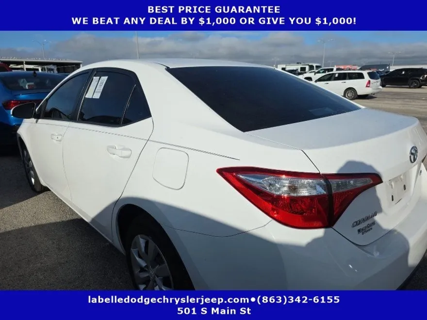 2016 Toyota Corolla LE photo 1