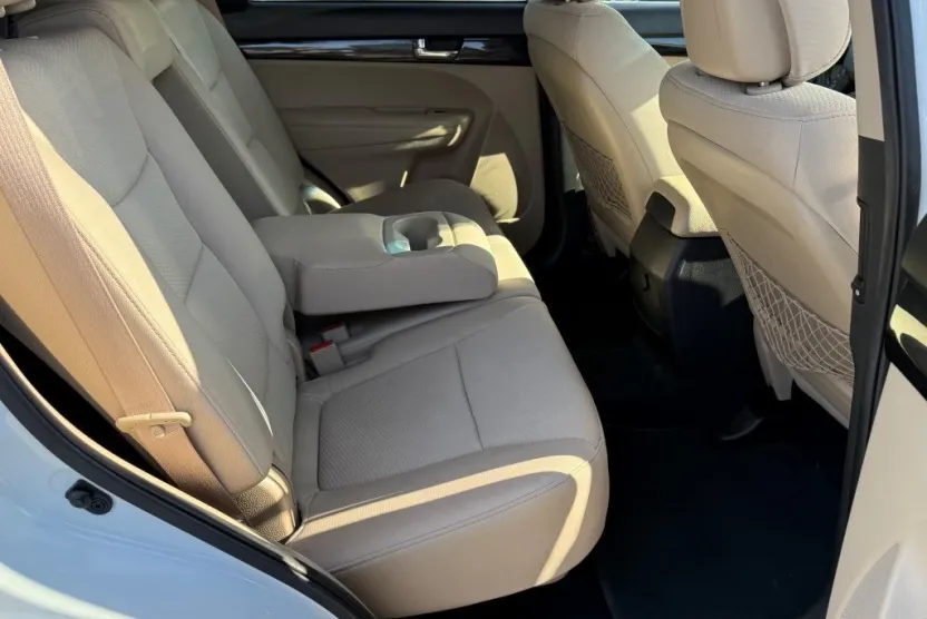 2012 Kia Sorento LX photo 1