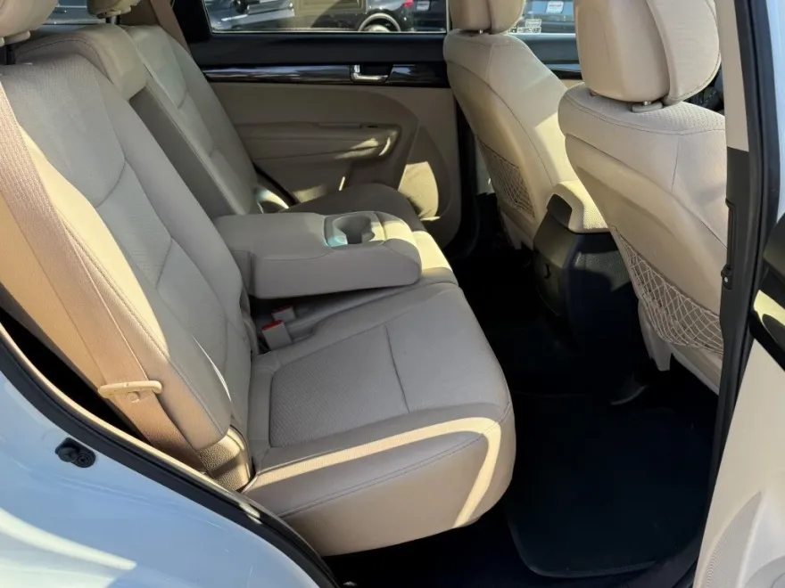 2012 Kia Sorento LX photo 1