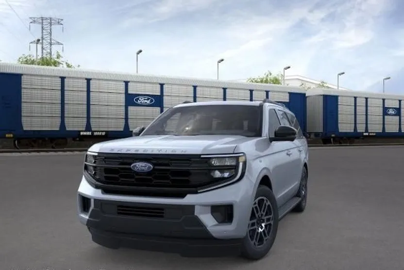 2025 Ford Expedition photo 1