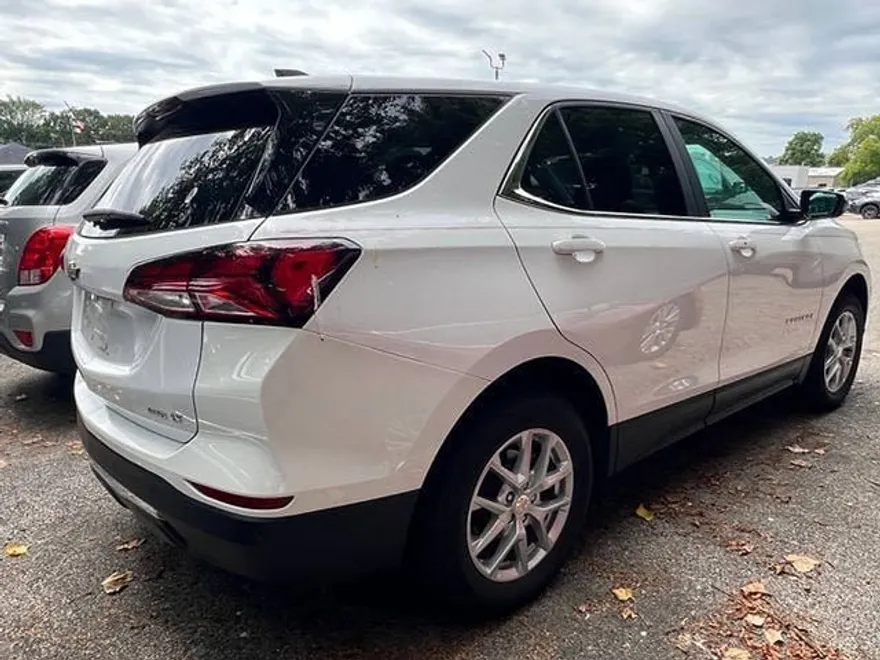 2023 Chevrolet Equinox LT photo 1