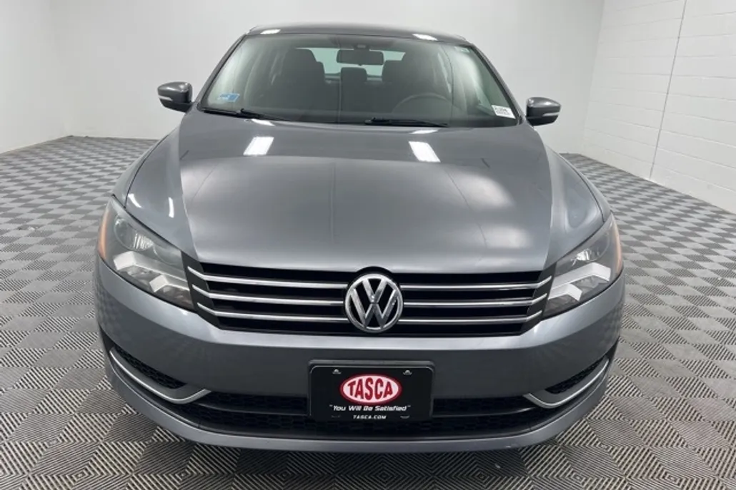 2015 Volkswagen Passat S photo 1