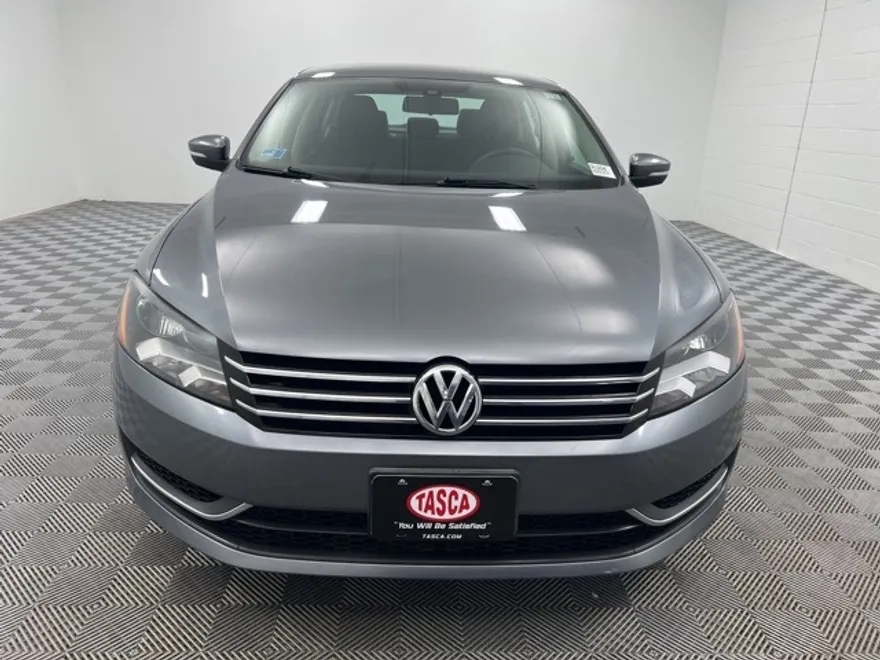 2015 Volkswagen Passat S photo 1