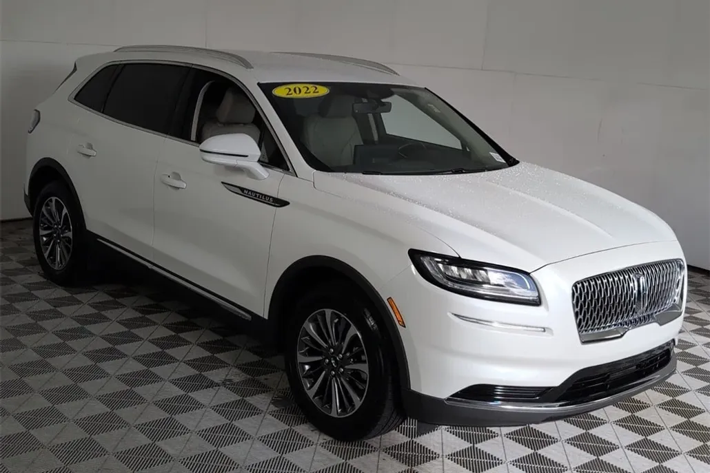2022 Lincoln Nautilus Standard photo 1