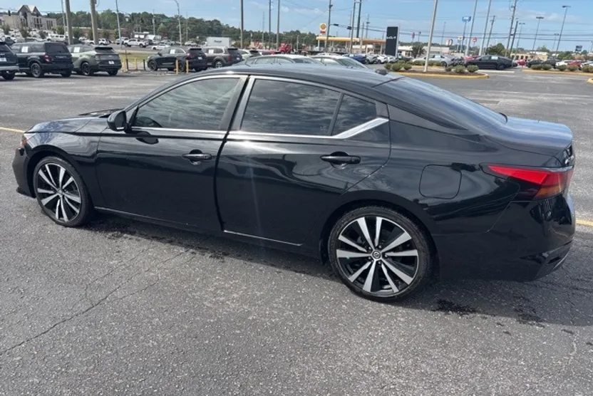 2022 Nissan Altima 2.5 SR photo 1