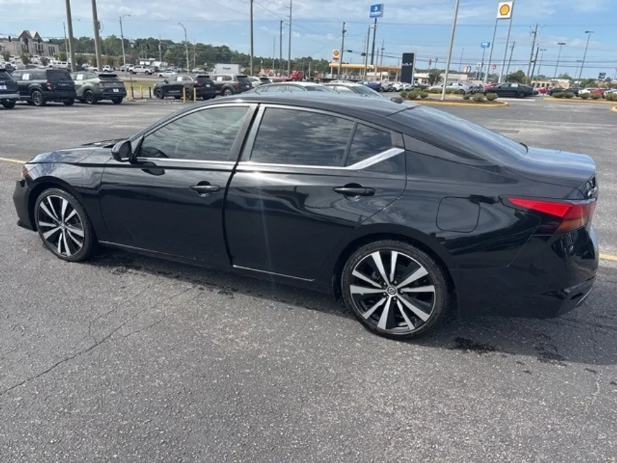 2022 Nissan Altima 2.5 SR photo 1
