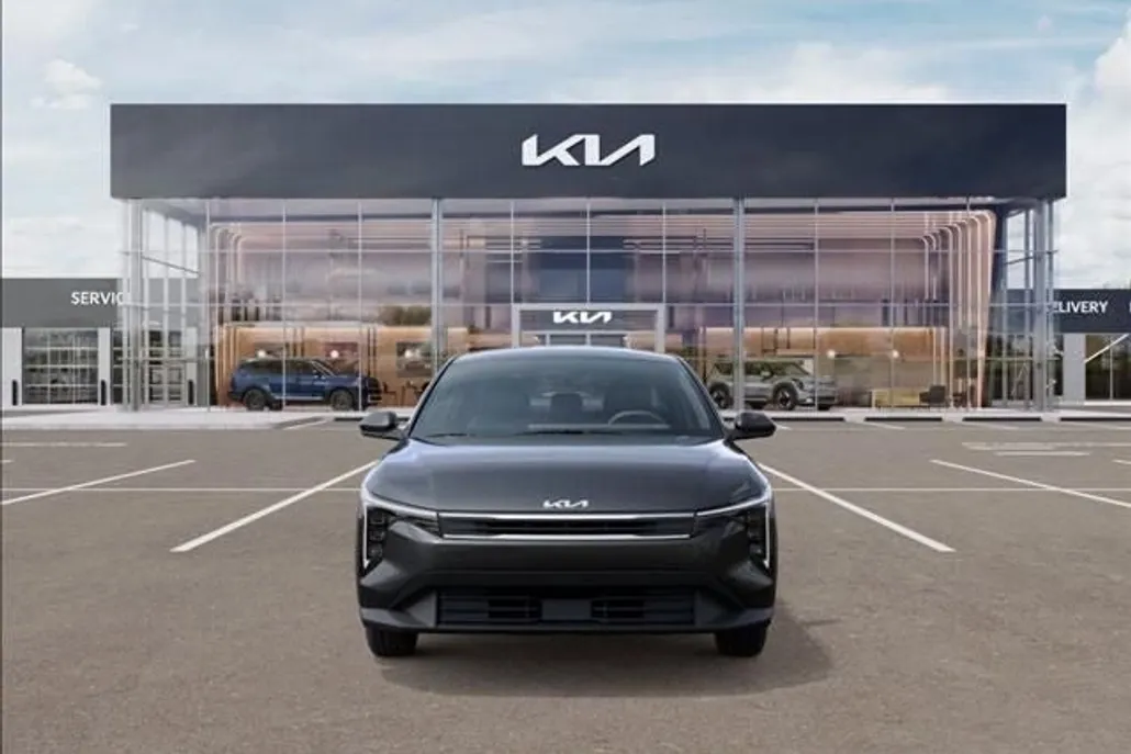 2025 Kia K4 LXS photo 1