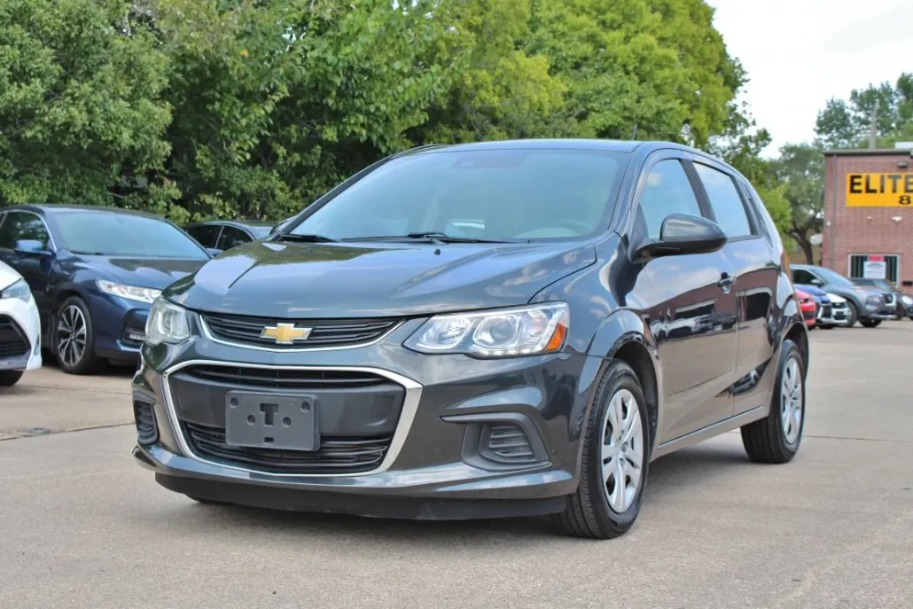 2020 Chevrolet Sonic LT photo 1