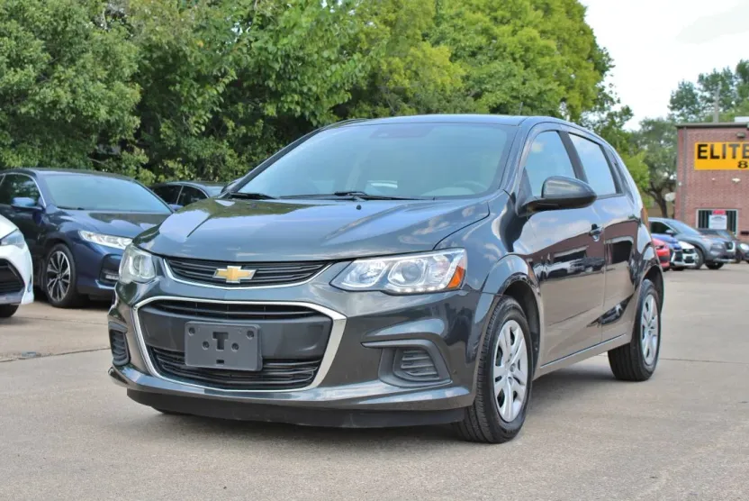 2020 Chevrolet Sonic LT photo 1