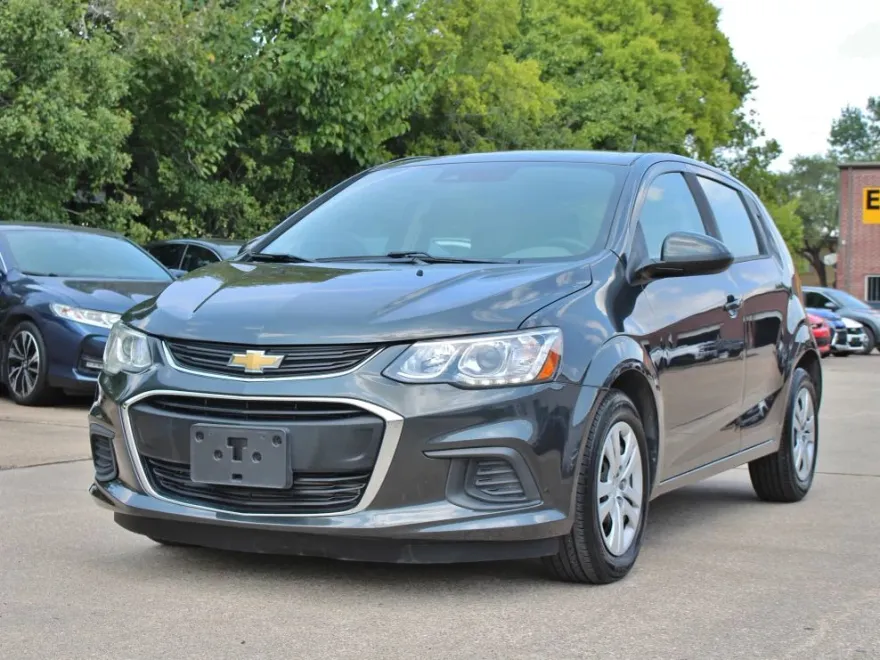 2020 Chevrolet Sonic LT photo 1
