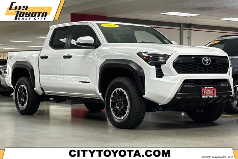 2025 Toyota Tacoma TRD Off-Road photo 1