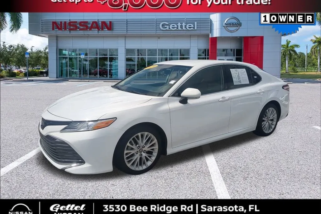 2019 Toyota Camry XLE photo 1