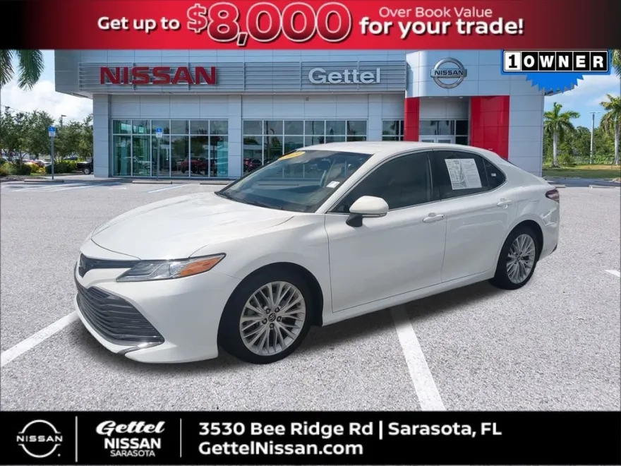2019 Toyota Camry XLE photo 1