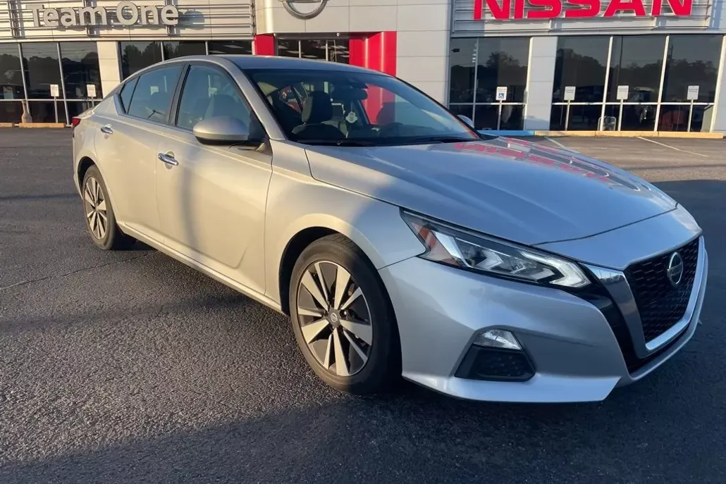 2022 Nissan Altima 2.5 SV photo 1