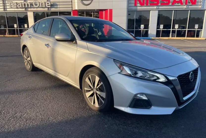 2022 Nissan Altima 2.5 SV photo 1