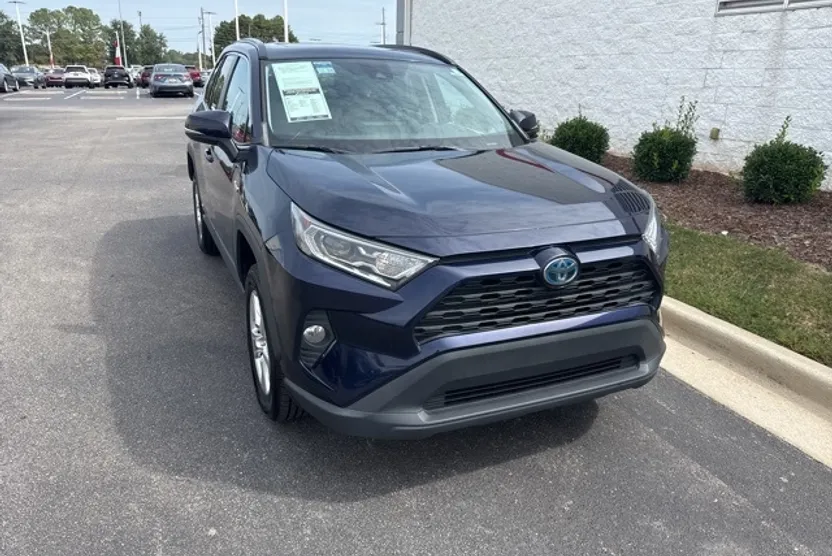 2021 Toyota RAV4 Hybrid XLE photo 1