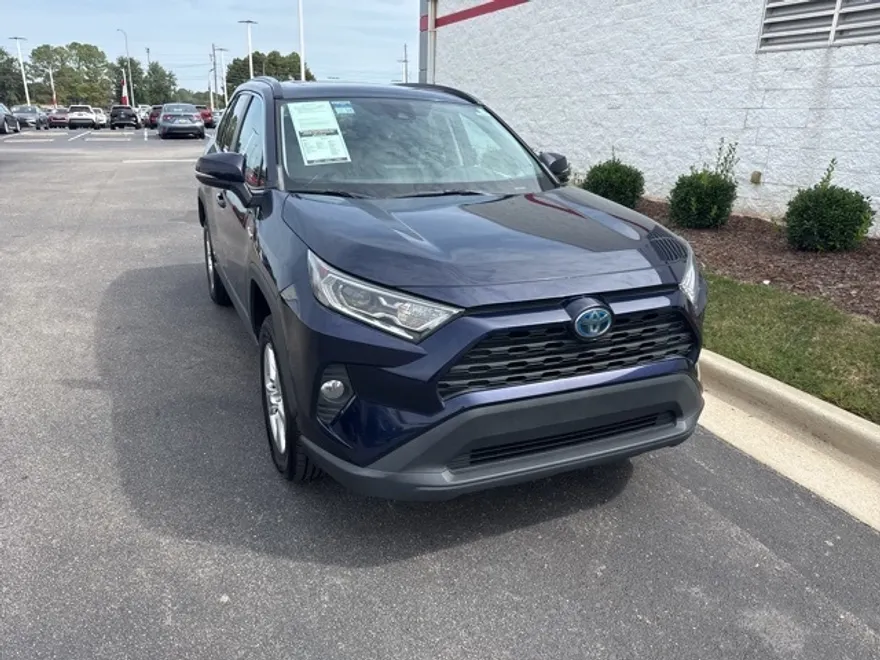 2021 Toyota RAV4 Hybrid XLE photo 1