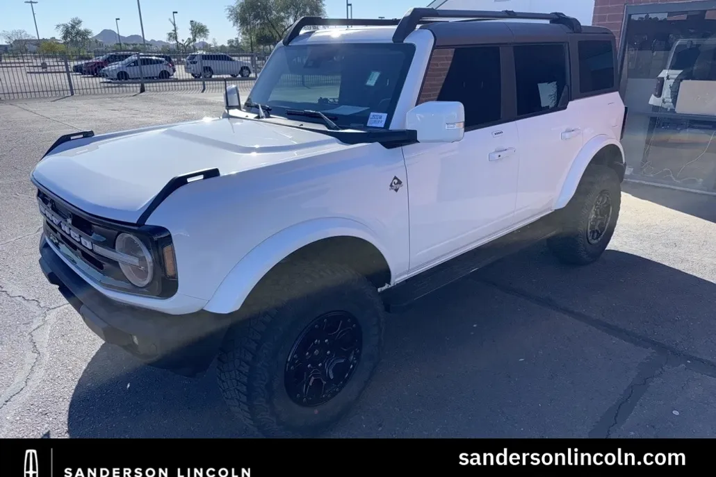 2022 Ford Bronco Outer Banks photo 1