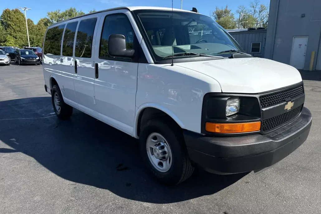 2016 Chevrolet Express LS photo 1