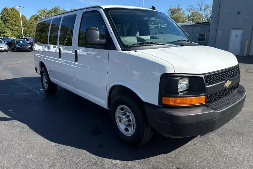 2016 Chevrolet Express LS photo 1