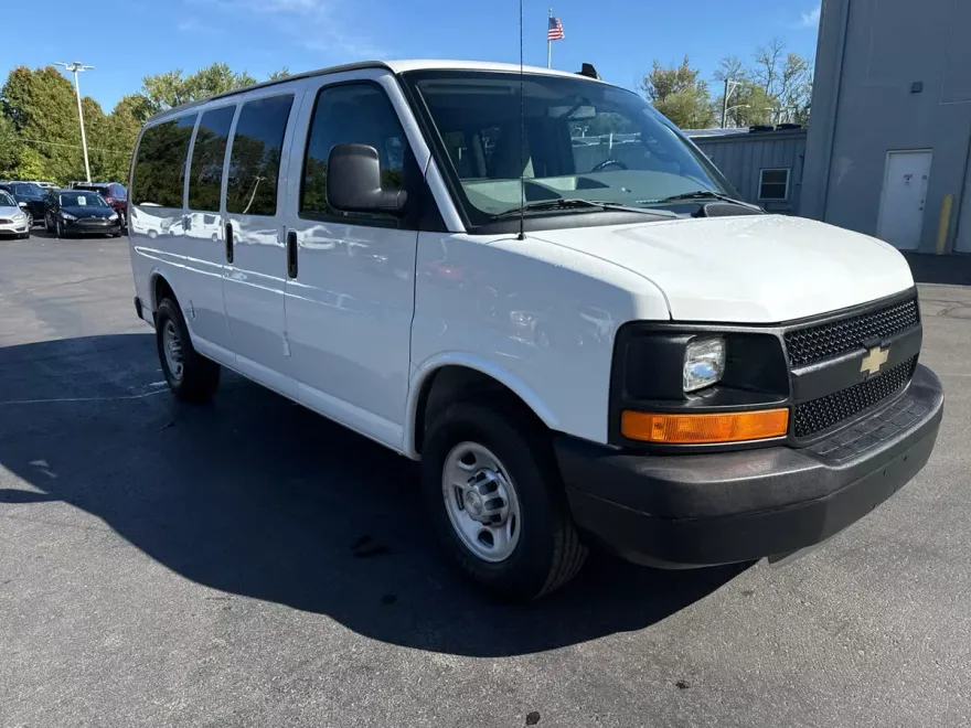 2016 Chevrolet Express LS photo 1