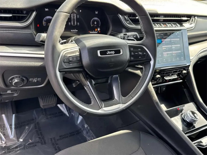 2023 Jeep Grand Cherokee Laredo photo 1