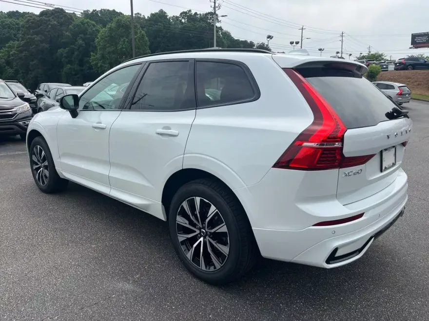 2025 Volvo XC60 B5 Core photo 1