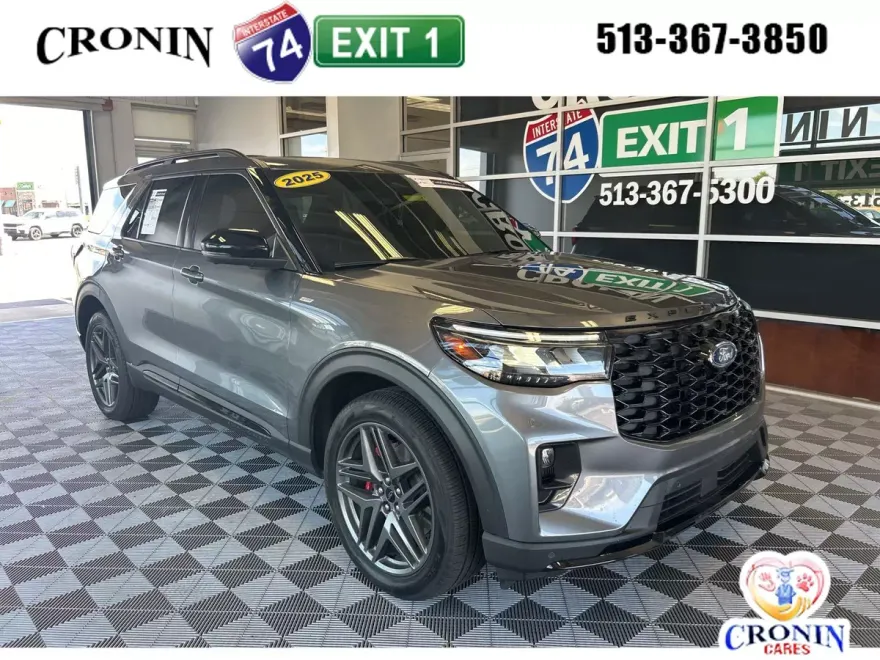 2025 Ford Explorer ST-Line photo 1