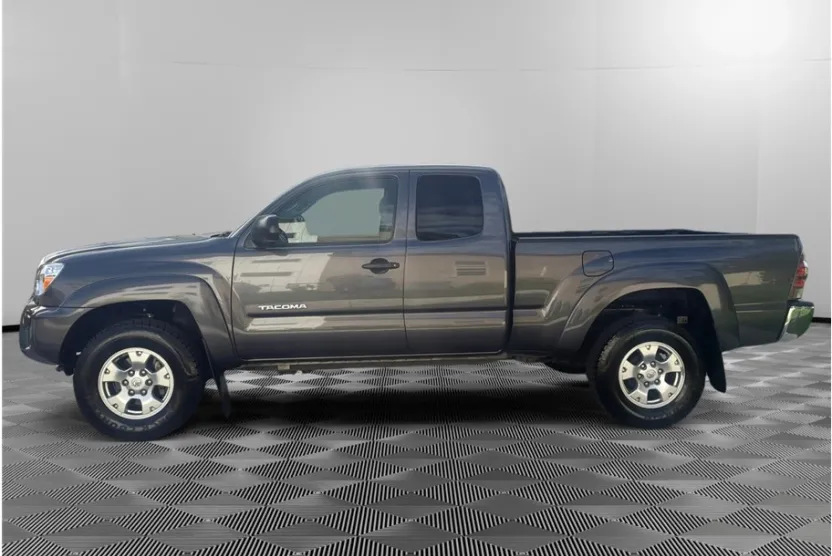2013 Toyota Tacoma SR5 photo 1